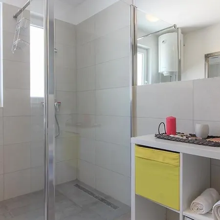 Holiday home Mit Privatpool Fuer 8 Personen Ca 80 Qm In Liznjan, Istrien Suedkueste Von Istrien Liznjan