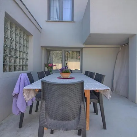 Mit Privatpool Fuer 8 Personen Ca 80 Qm In Liznjan, Istrien Suedkueste Von Istrien *
