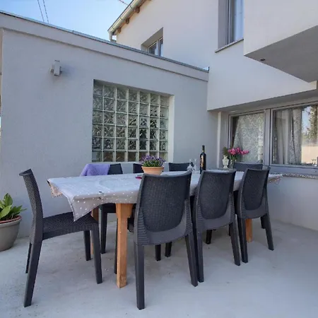 Mit Privatpool Fuer 8 Personen Ca 80 Qm In Liznjan, Istrien Suedkueste Von Istrien Holiday home