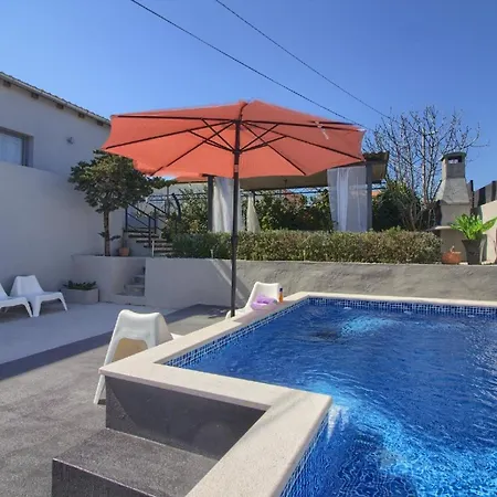 Mit Privatpool Fuer 8 Personen Ca 80 Qm In Liznjan, Istrien Suedkueste Von Istrien Holiday home