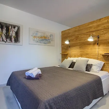 Mit Privatpool Fuer 8 Personen Ca 80 Qm In Liznjan, Istrien Suedkueste Von Istrien *