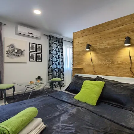 Mit Privatpool Fuer 8 Personen Ca 80 Qm In Liznjan, Istrien Suedkueste Von Istrien *